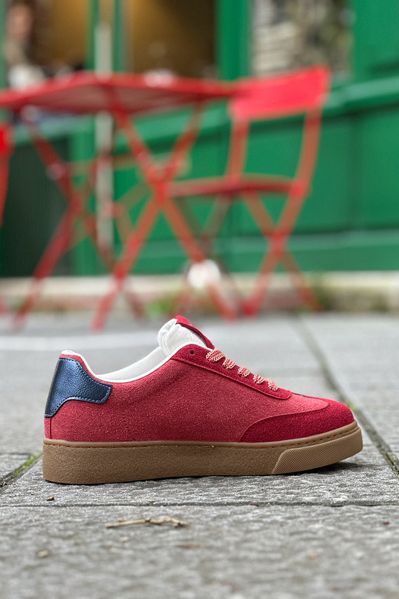 Baskets rouge bordeaux en suédine avec étoile argentée