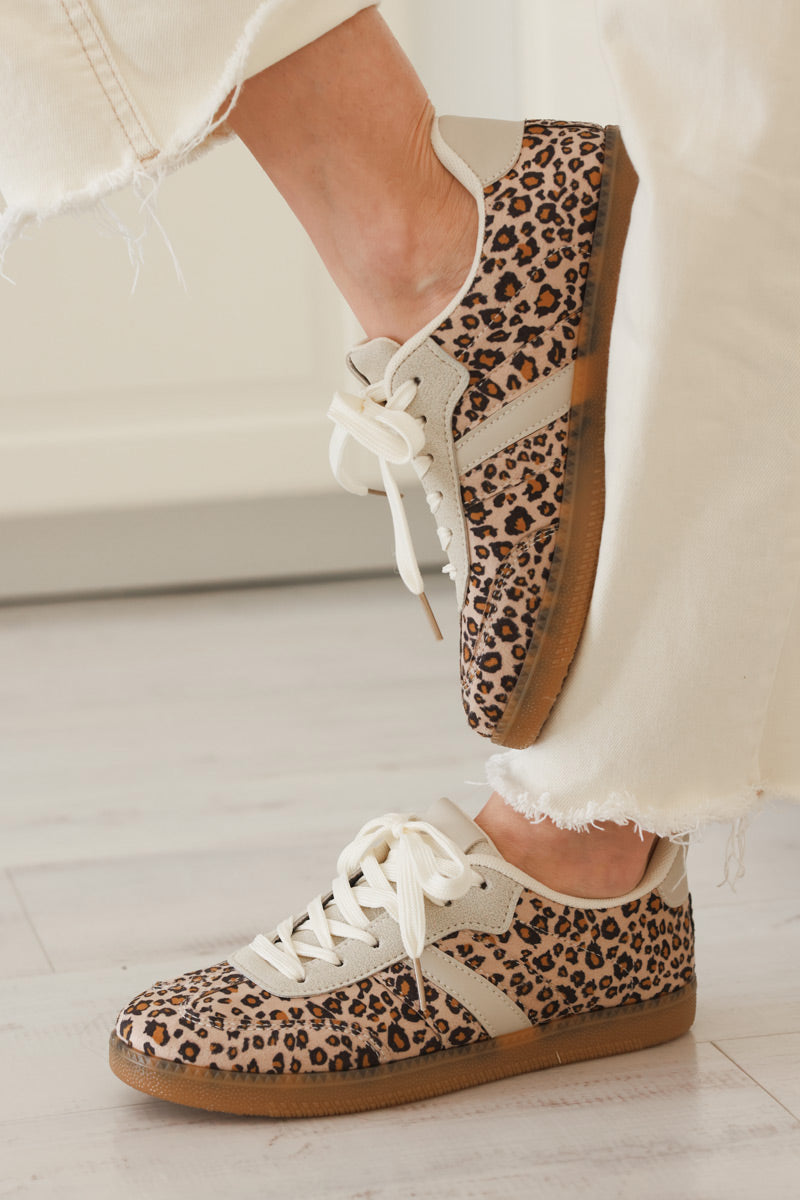 Zapatillas de ante con estampado de leopardo beige y raya