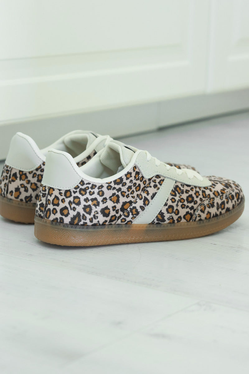 Zapatillas de ante con estampado de leopardo beige y raya