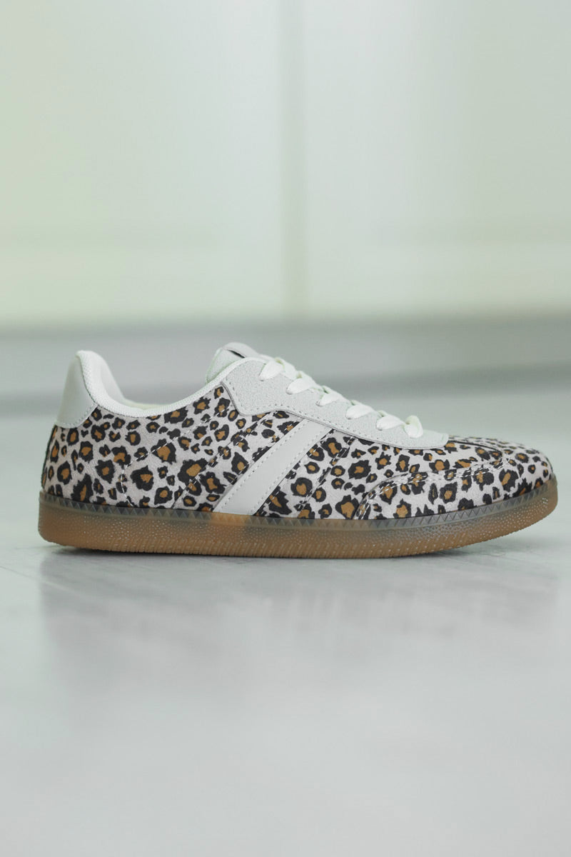 Zapatillas de ante con estampado de leopardo beige y raya