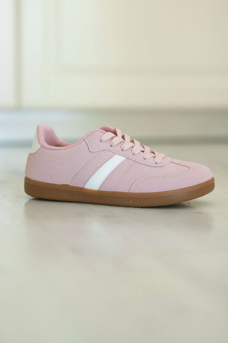 Zapatillas de ante rosa pálido con rayas blancas