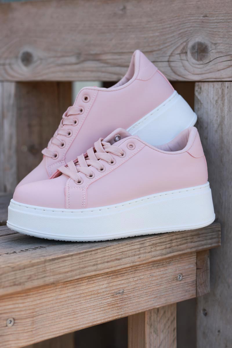 Baskets sneakers rose pâle en simili cuir semelle épaisse lacets rose