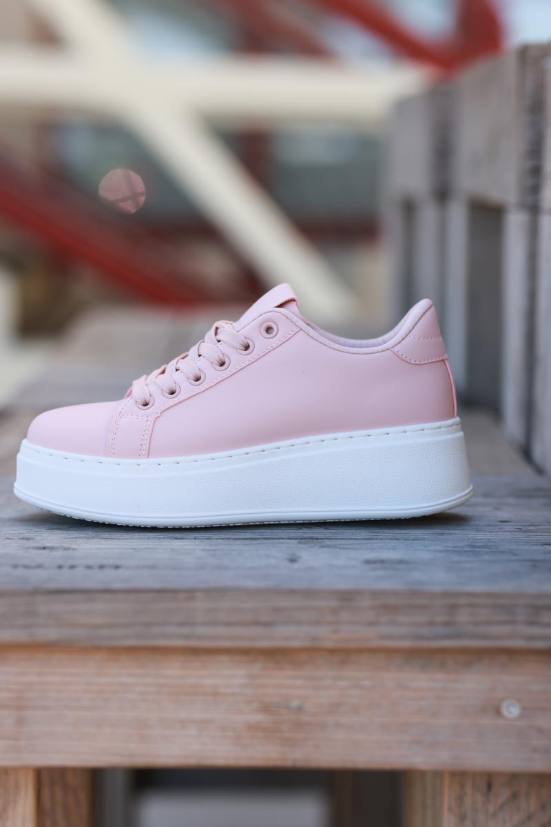 Baskets sneakers rose pâle en simili cuir semelle épaisse lacets rose