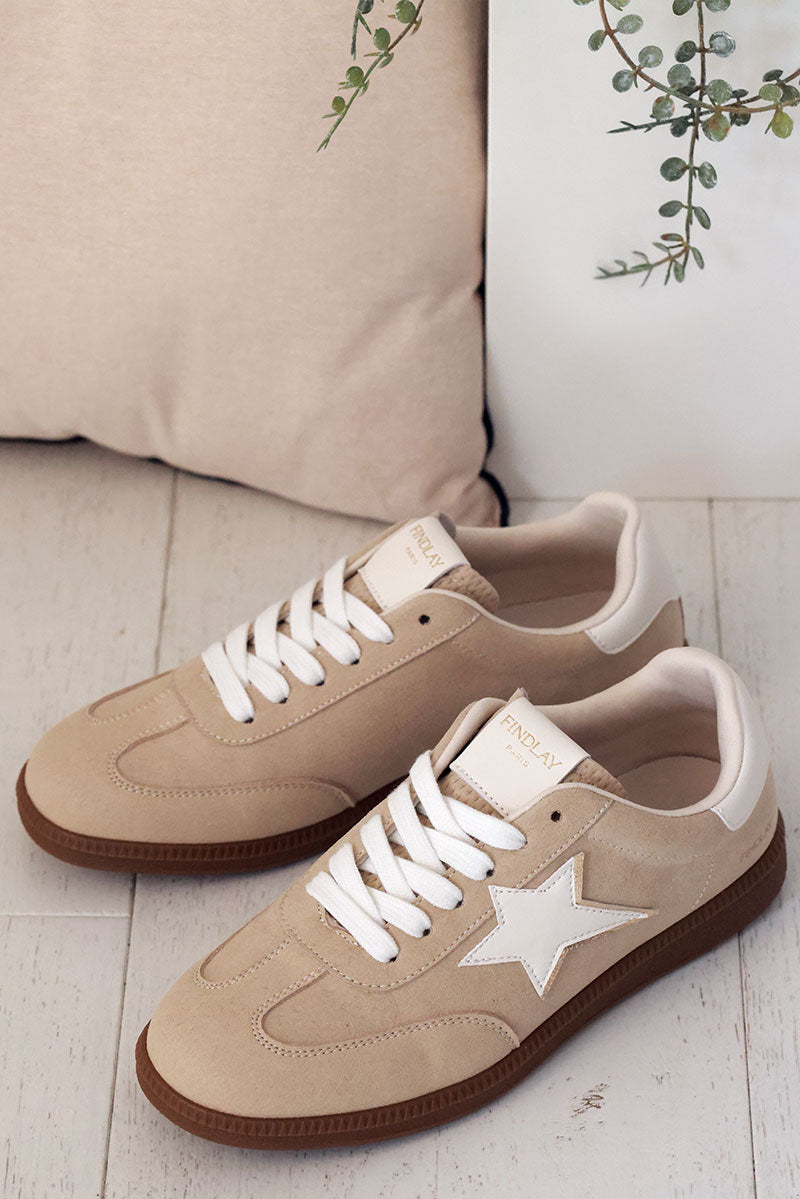 Zapatillas de ante beige con estrella de piel sintética blanca