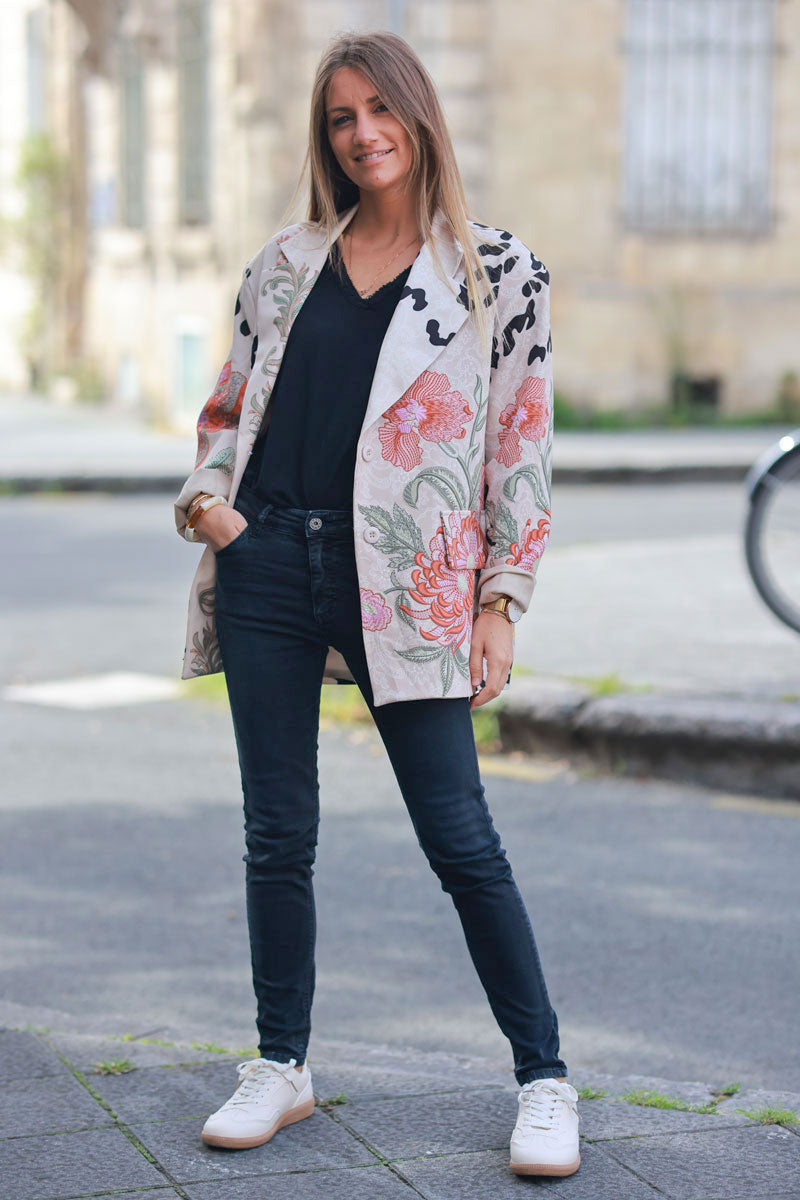 Chaqueta blazer holgada con estampado de leopardo beige y grandes flores naranjas