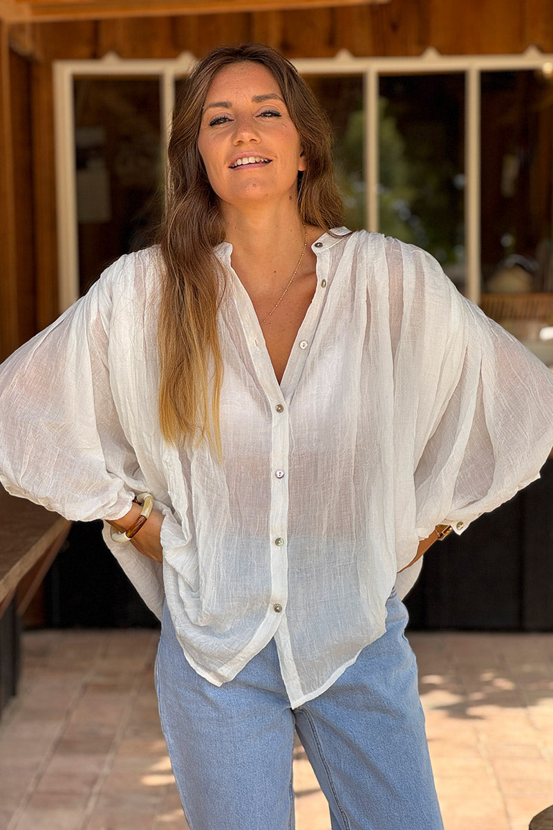Blouse blanche large boutonnée en voile de coton manches trois-quart