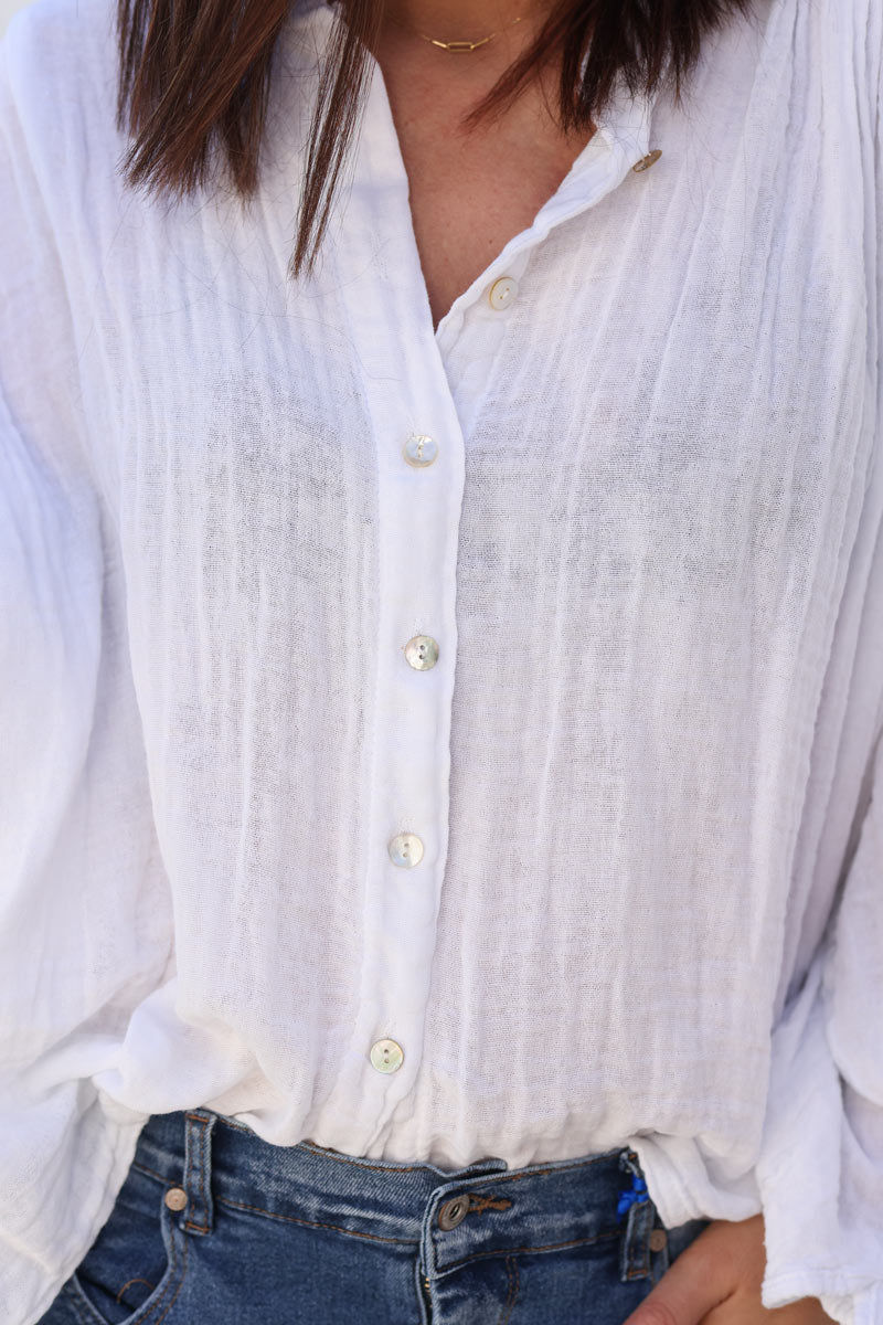 Blusa ancha blanca de gasa de algodón con mangas murciélago