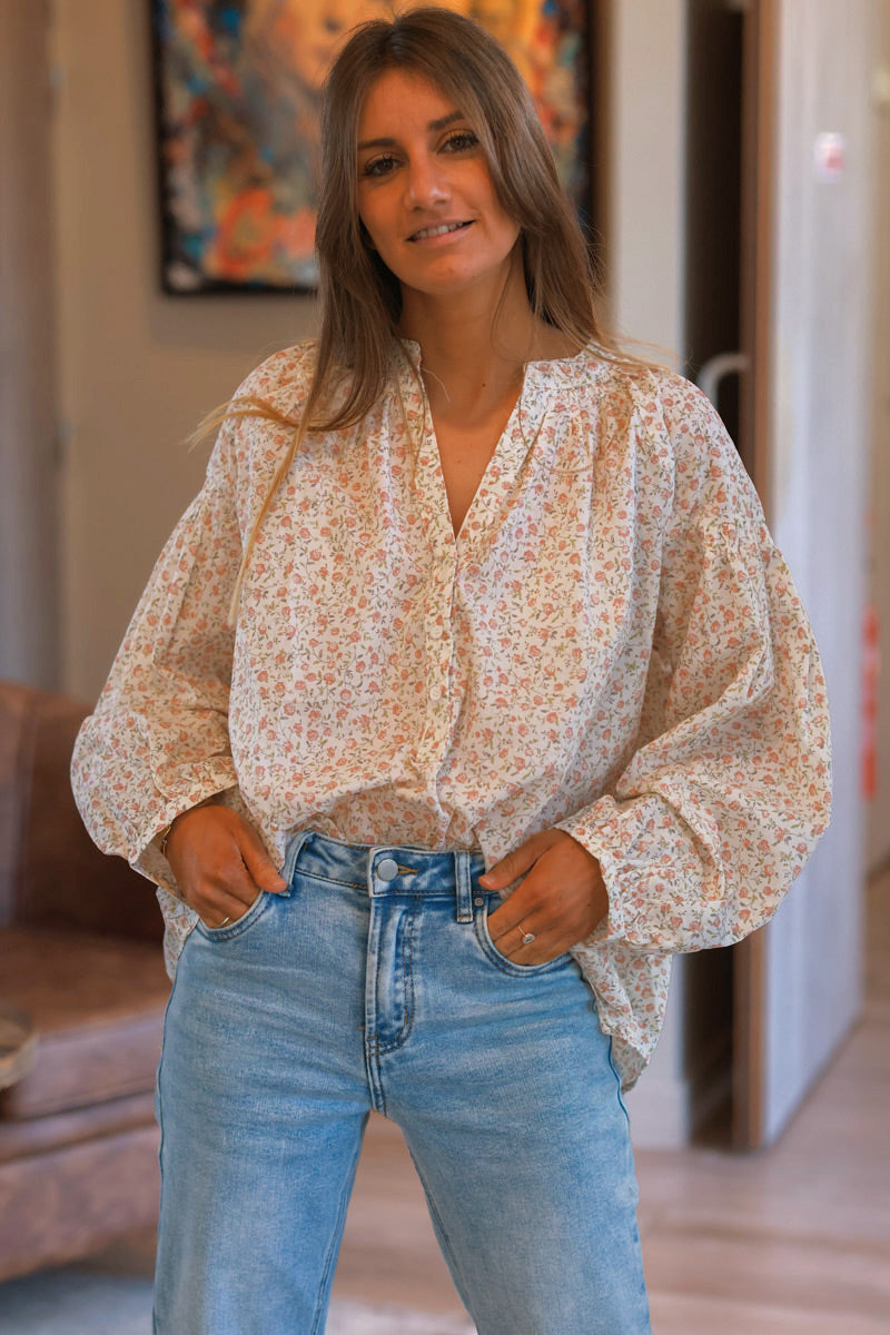 Blouse écrue en coton col boutons imprimé petites fleurs liberty roses