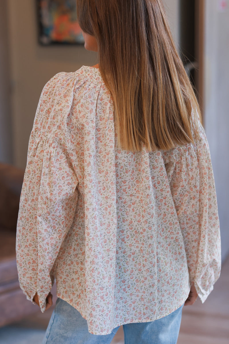 Blouse écrue en coton col boutons imprimé petites fleurs liberty roses