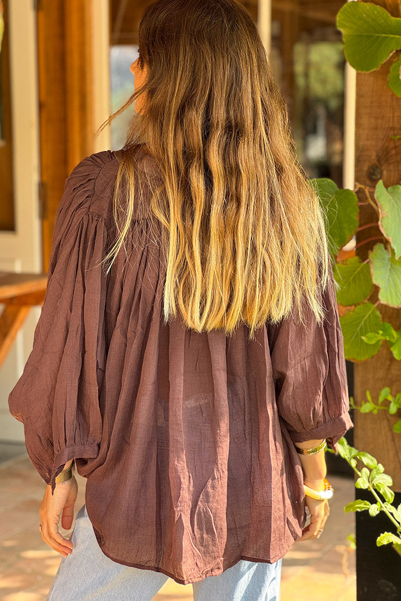 Blouse large boutonnée en voile de coton marron manches trois-quart