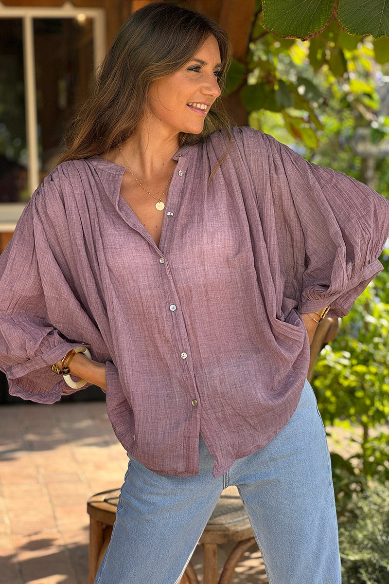 Blouse large boutonnée en voile de coton violet manches trois-quart