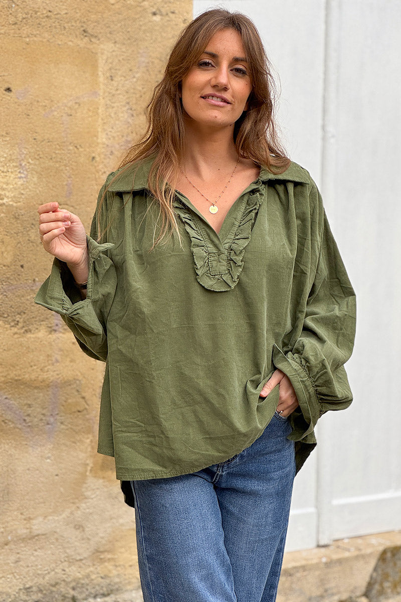 Blouse large kaki en velours cotele fin col v froufrou