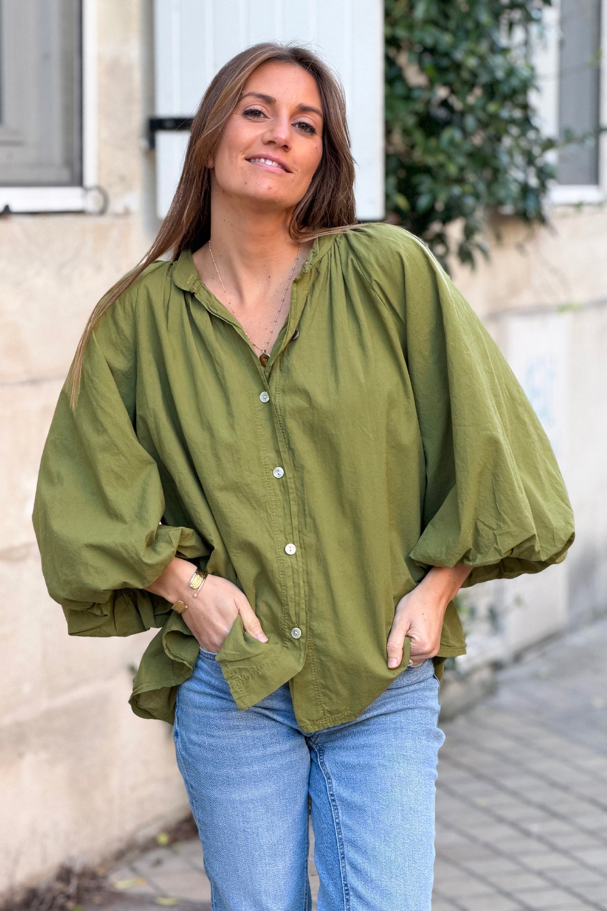 Blouse olive en coton à boutons manches bouffantes
