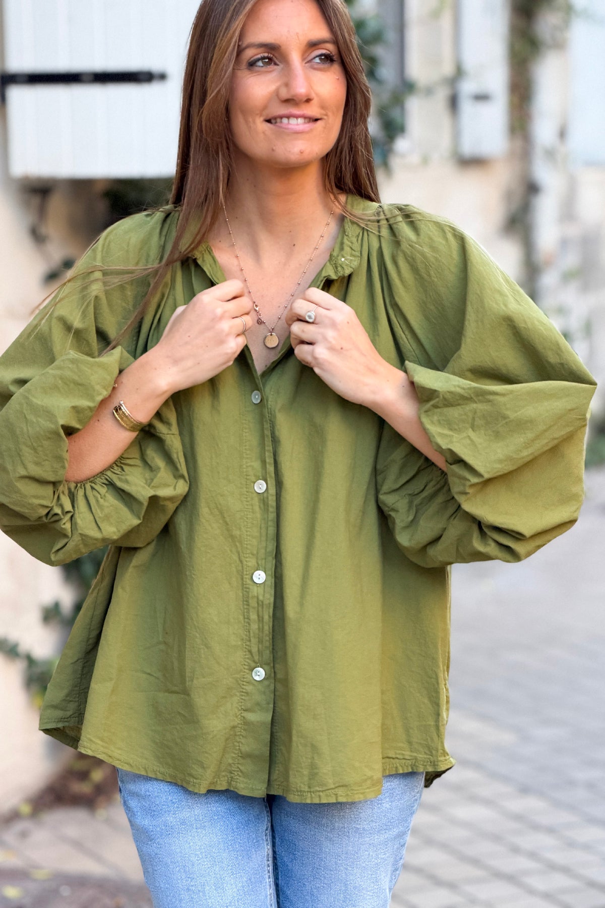 Blouse olive en coton à boutons manches bouffantes