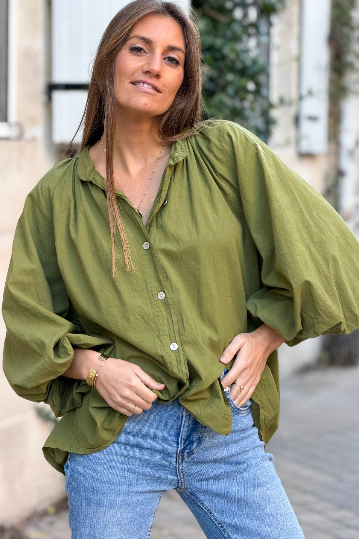 Blouse olive en coton à boutons manches bouffantes
