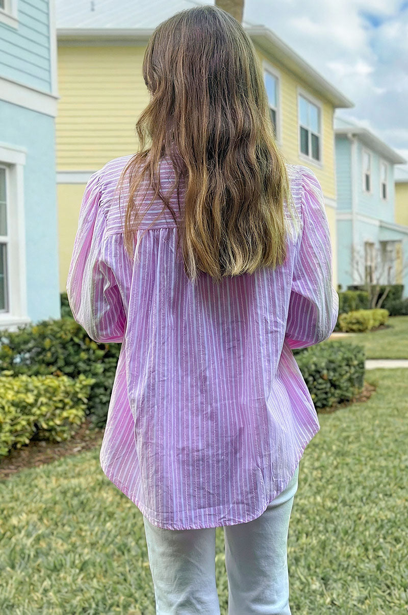 Blouse rose en coton a rayures détails ajourés col avec volants froufrous