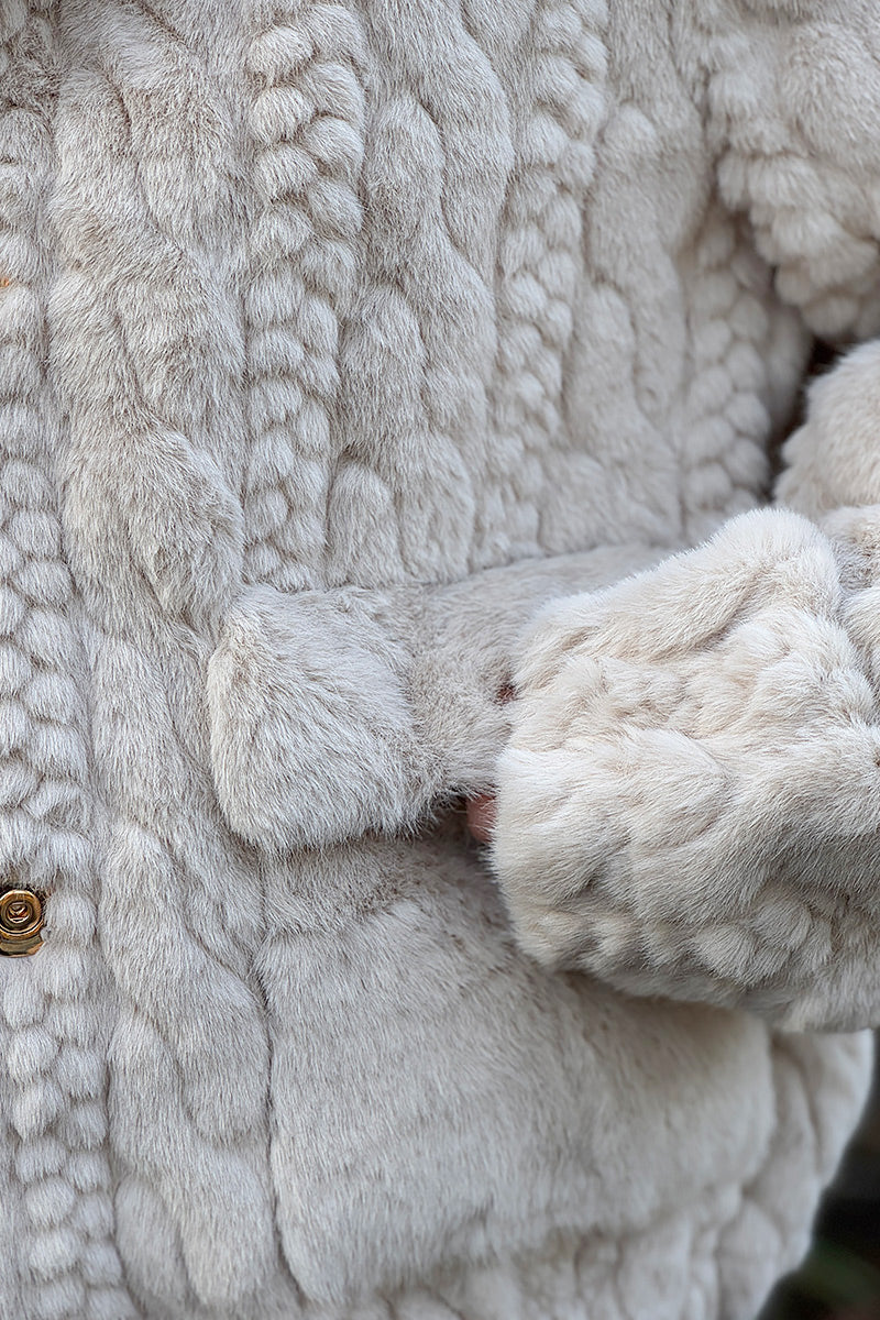 Blouson beige tout doux fausse fourrure torsadée avec boutons
