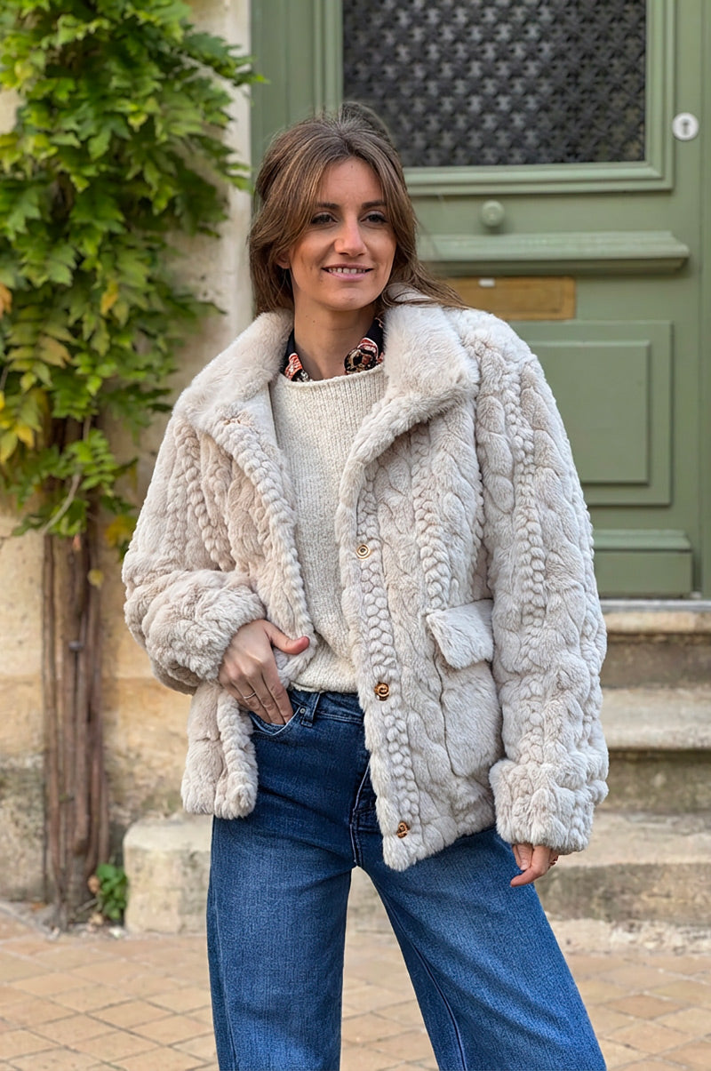 Blouson beige tout doux fausse fourrure torsadée avec boutons