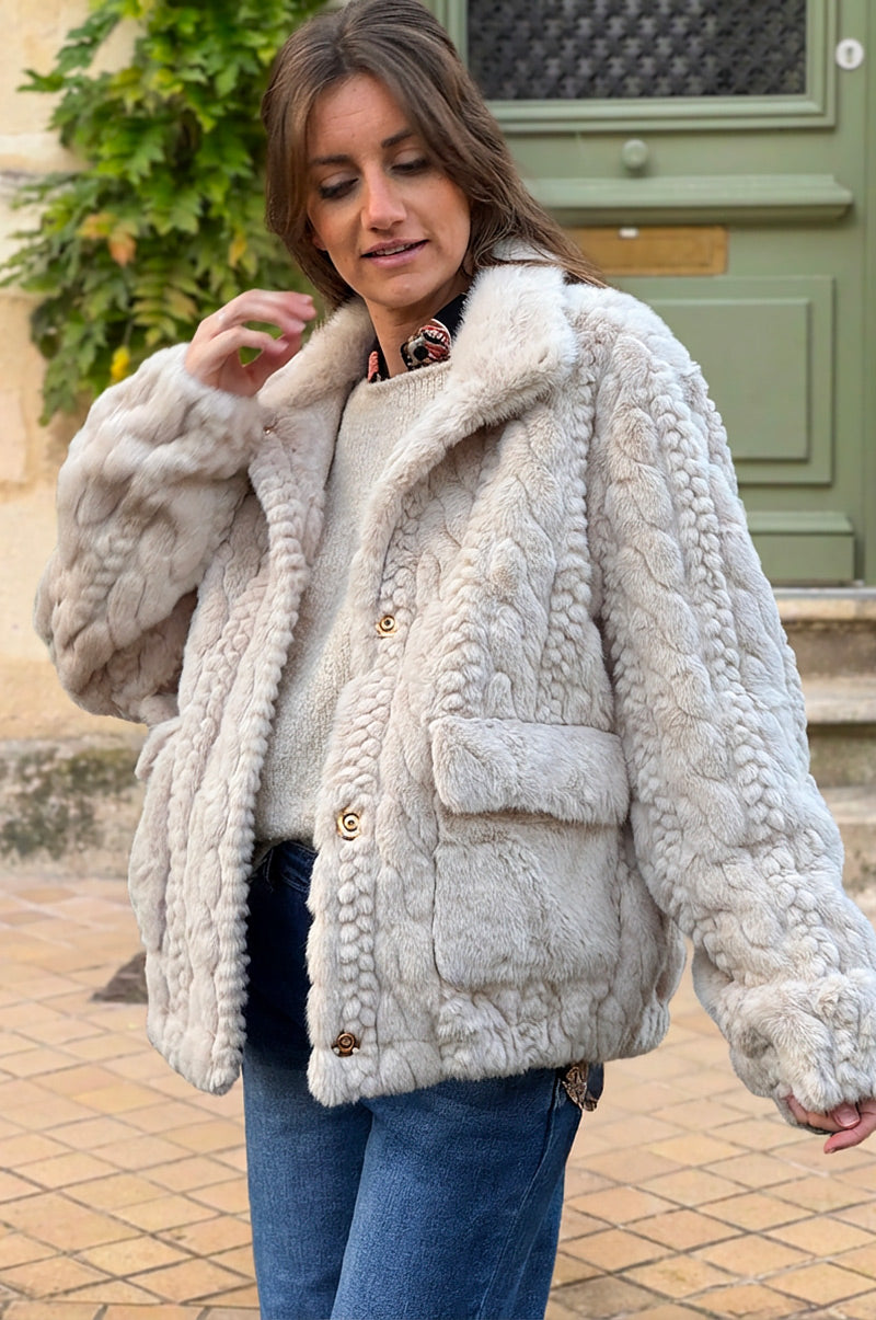 Blouson beige tout doux fausse fourrure torsadée avec boutons