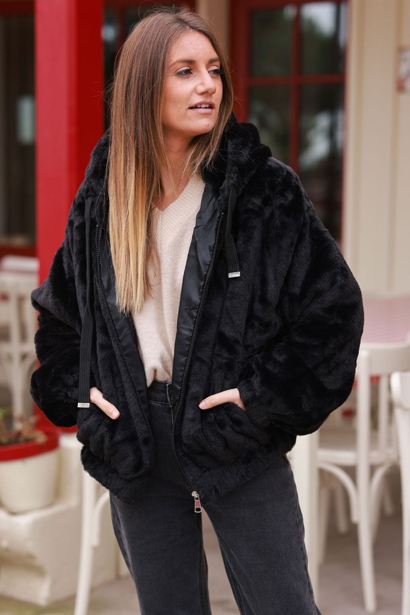 Blouson tout doux fausse fourrure noir à capuche élastique à la taille et zip