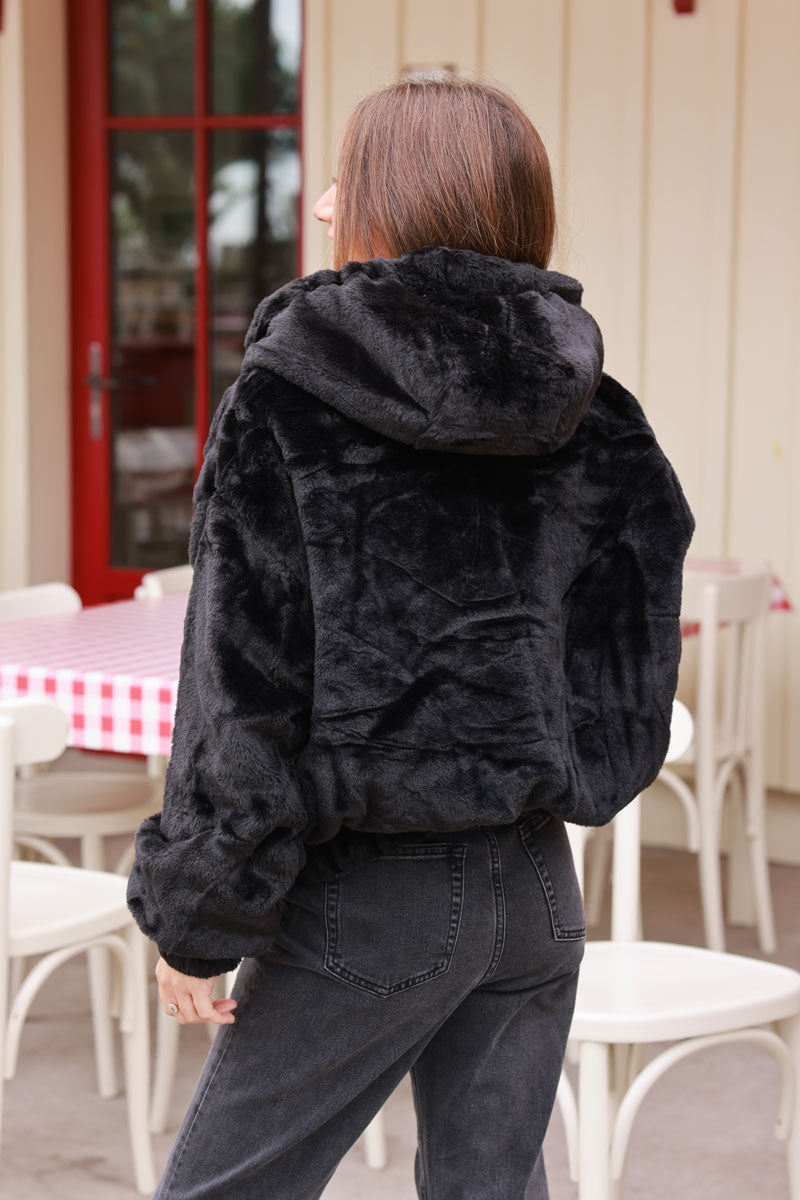 Blouson tout doux fausse fourrure noir à capuche élastique à la taille et zip