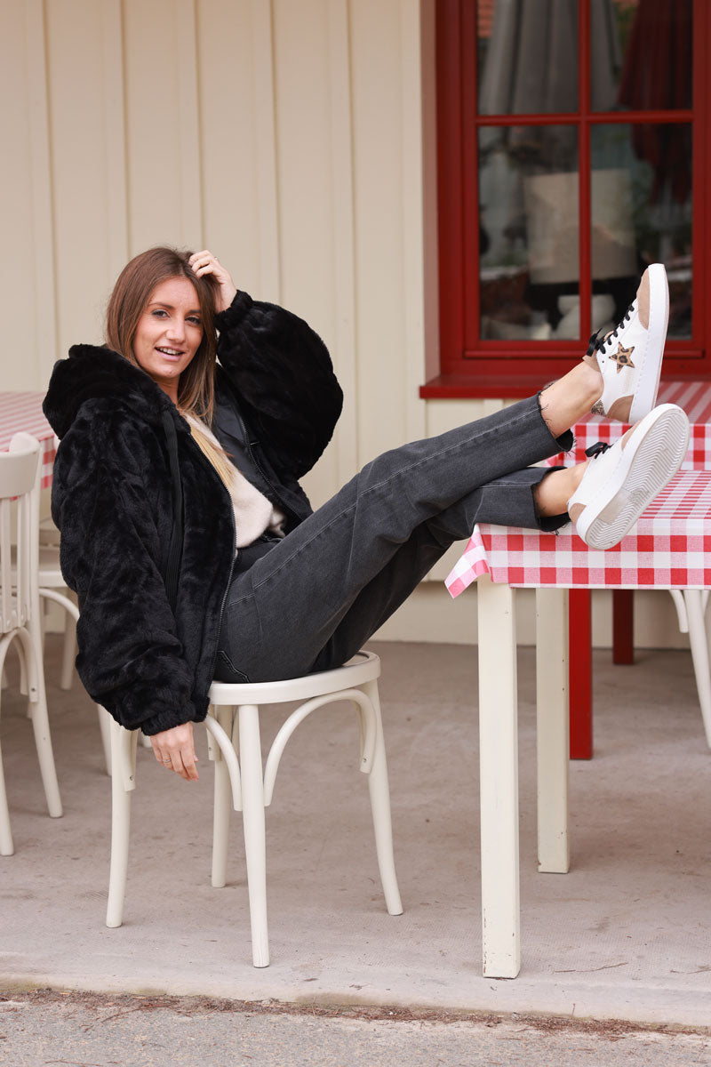 Blouson tout doux fausse fourrure noir à capuche élastique à la taille et zip