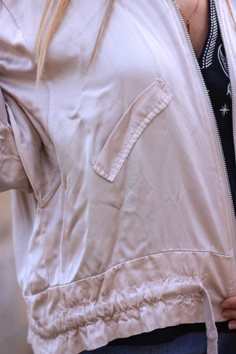 Bomber beige fluide et léger satiné en soie