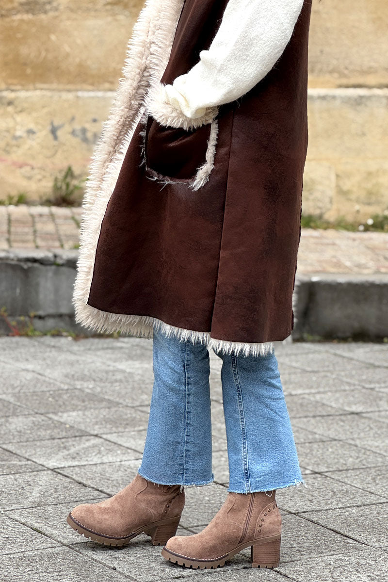 Boots taupe à talons crantés avec détails boucles et clous