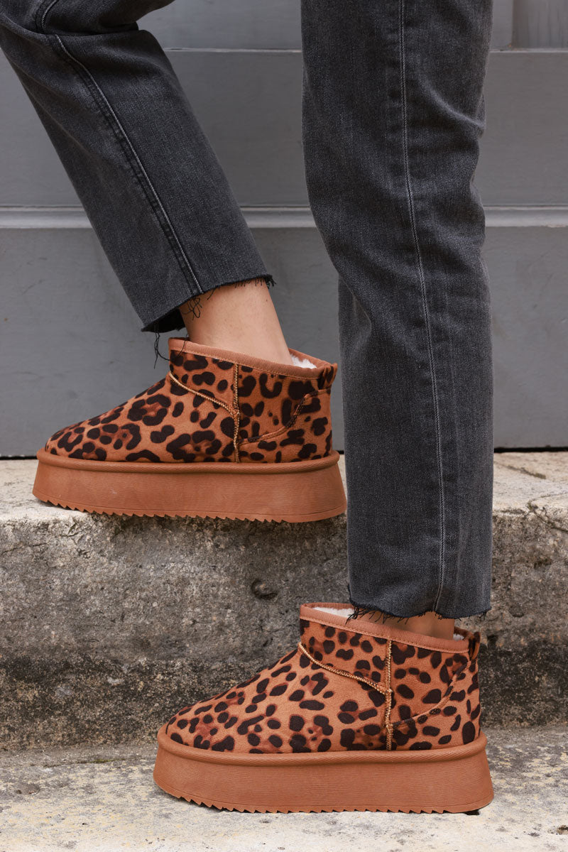 Botas bajas forradas con pelo y plataforma estampado leopardo camel