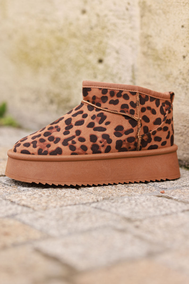 Botas bajas forradas con pelo y plataforma estampado leopardo camel