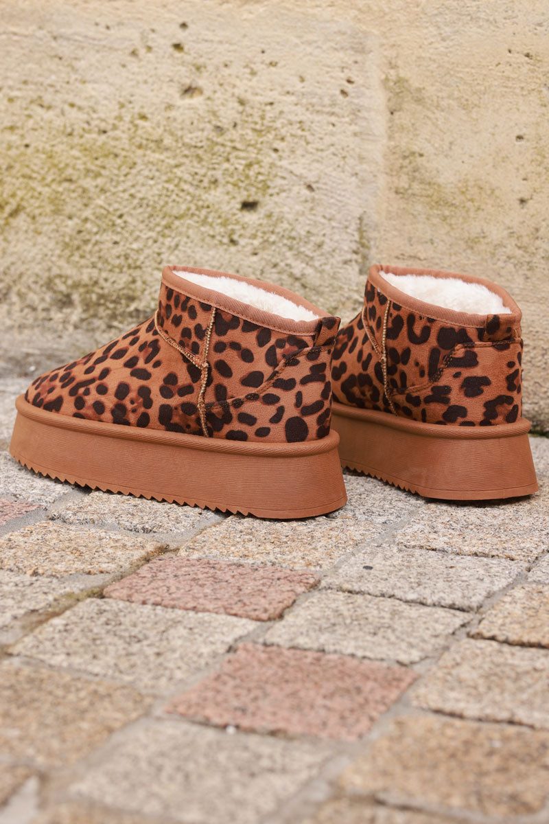 Botas bajas forradas con pelo y plataforma estampado leopardo camel