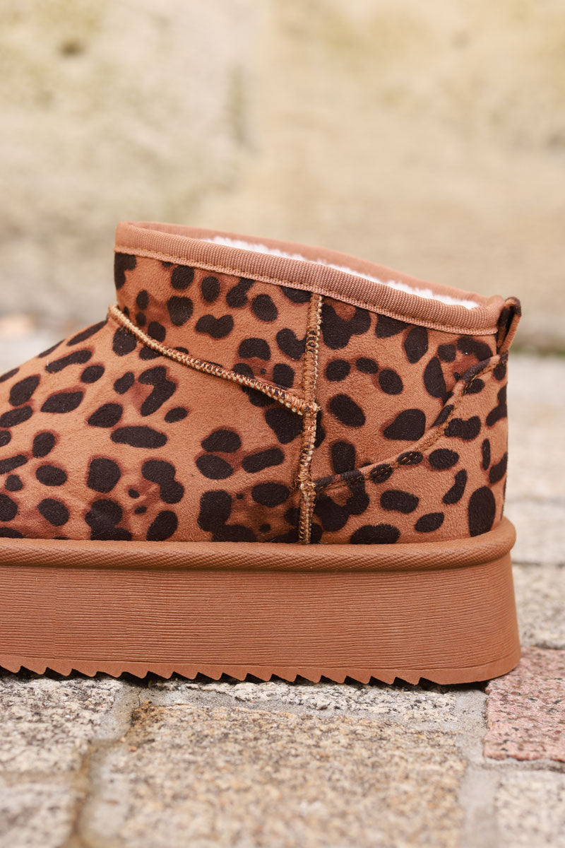 Botas bajas forradas con pelo y plataforma estampado leopardo camel