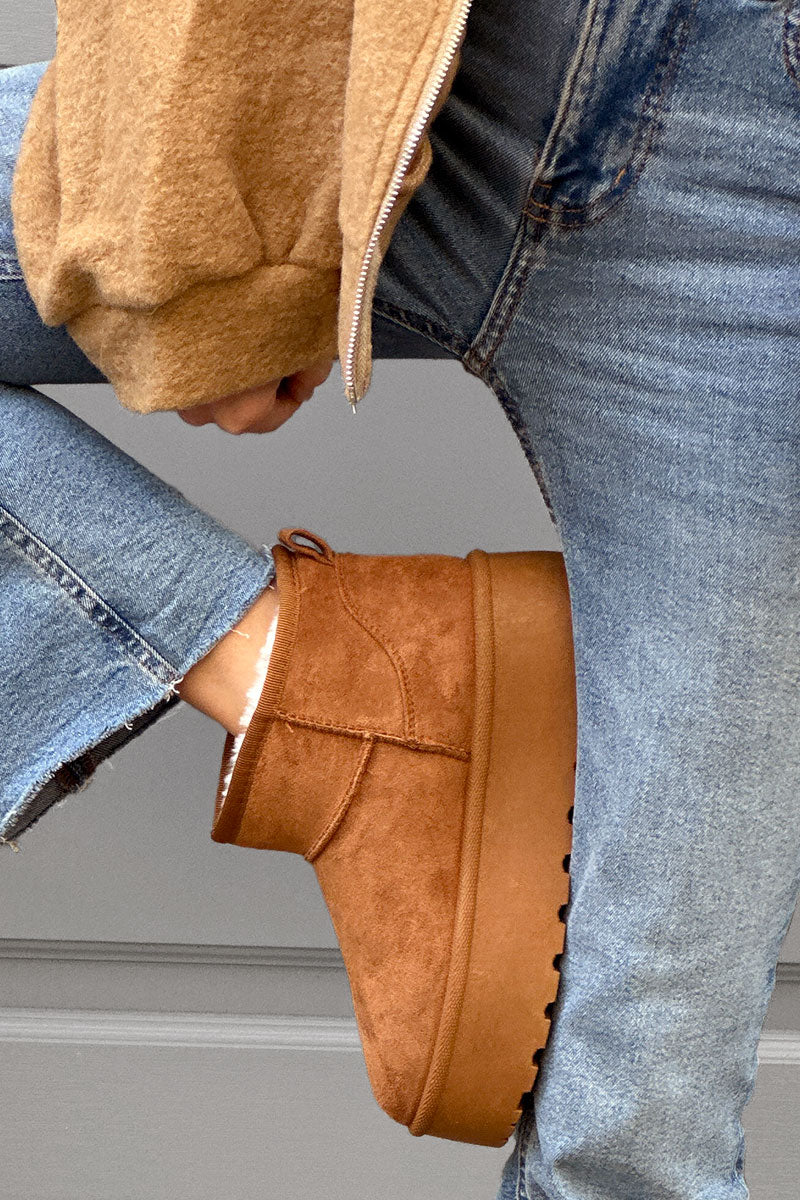 Bottes fourrées camel foncé basses à plateforme