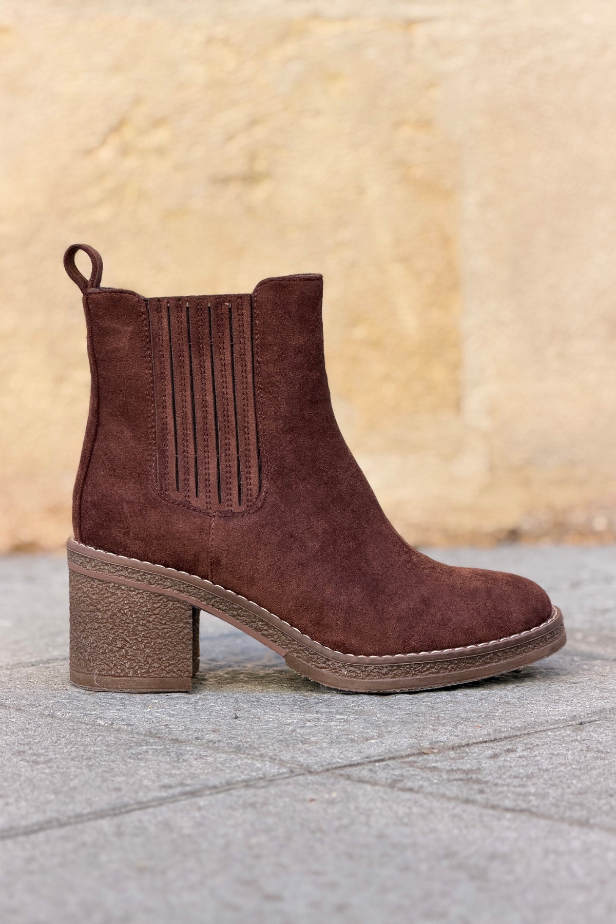 Bottines Chelsea effet daim marron chocolat à talons