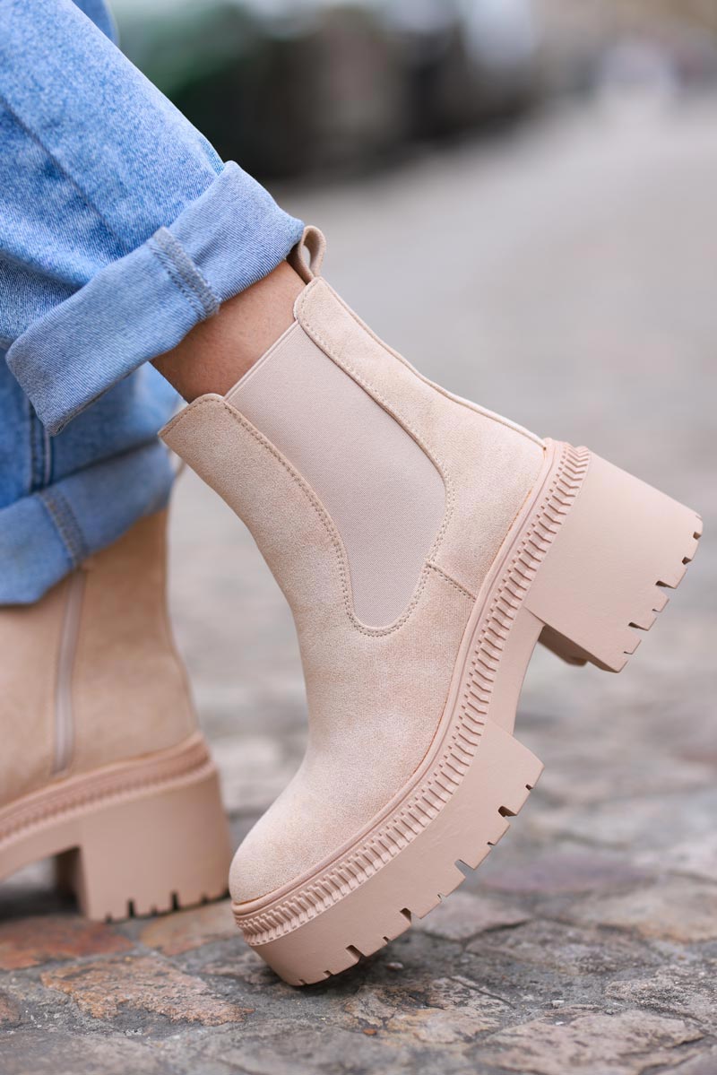 Bottines chelsea en suédine beige à talon crantes