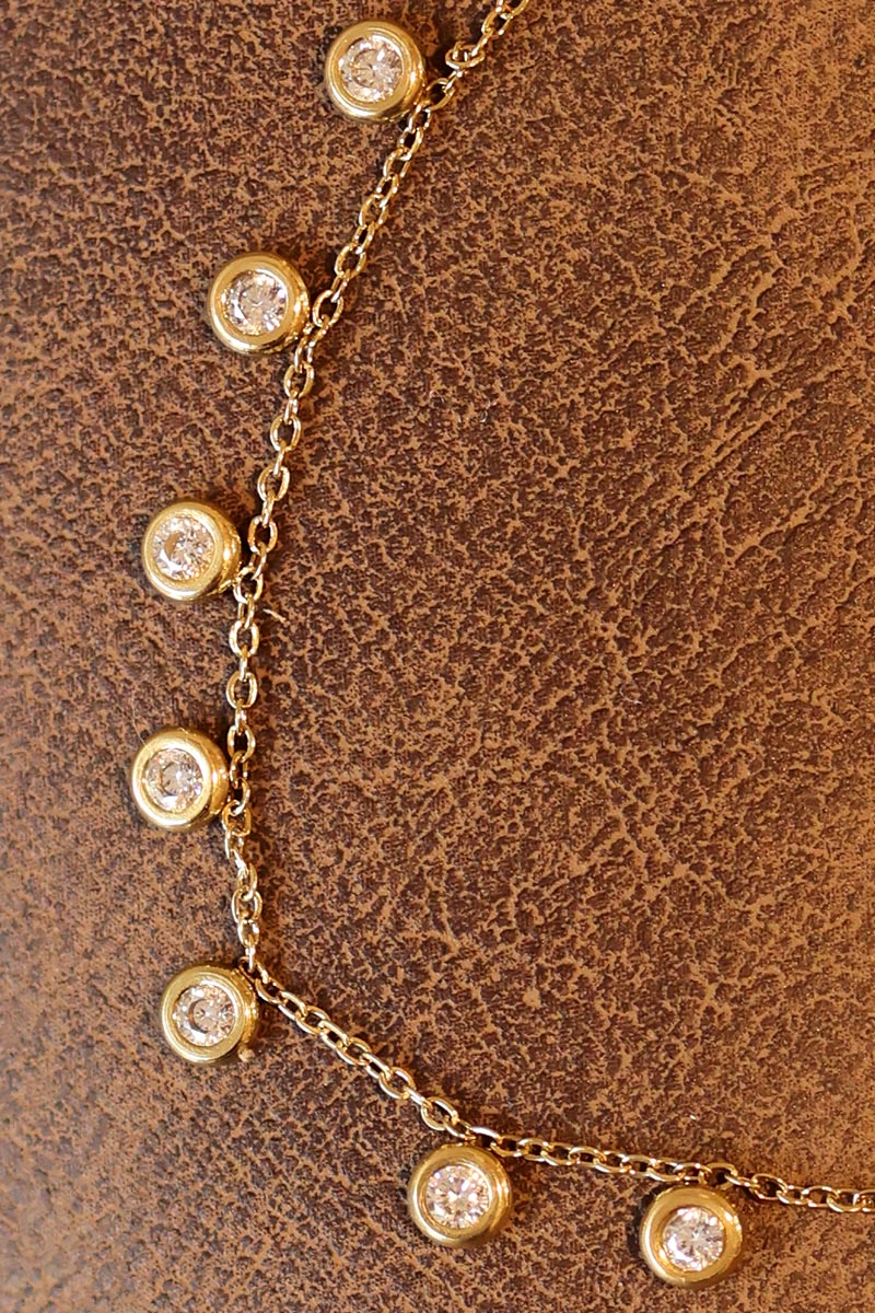 Bracelet chaine fine dorée pendentifs strass