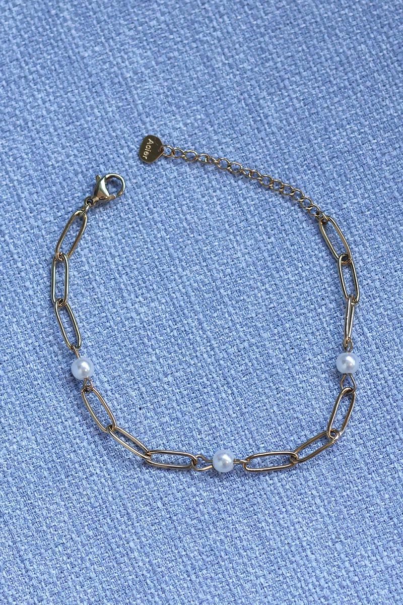 Bracelet chaine maille dorée et perles nacrées blanches