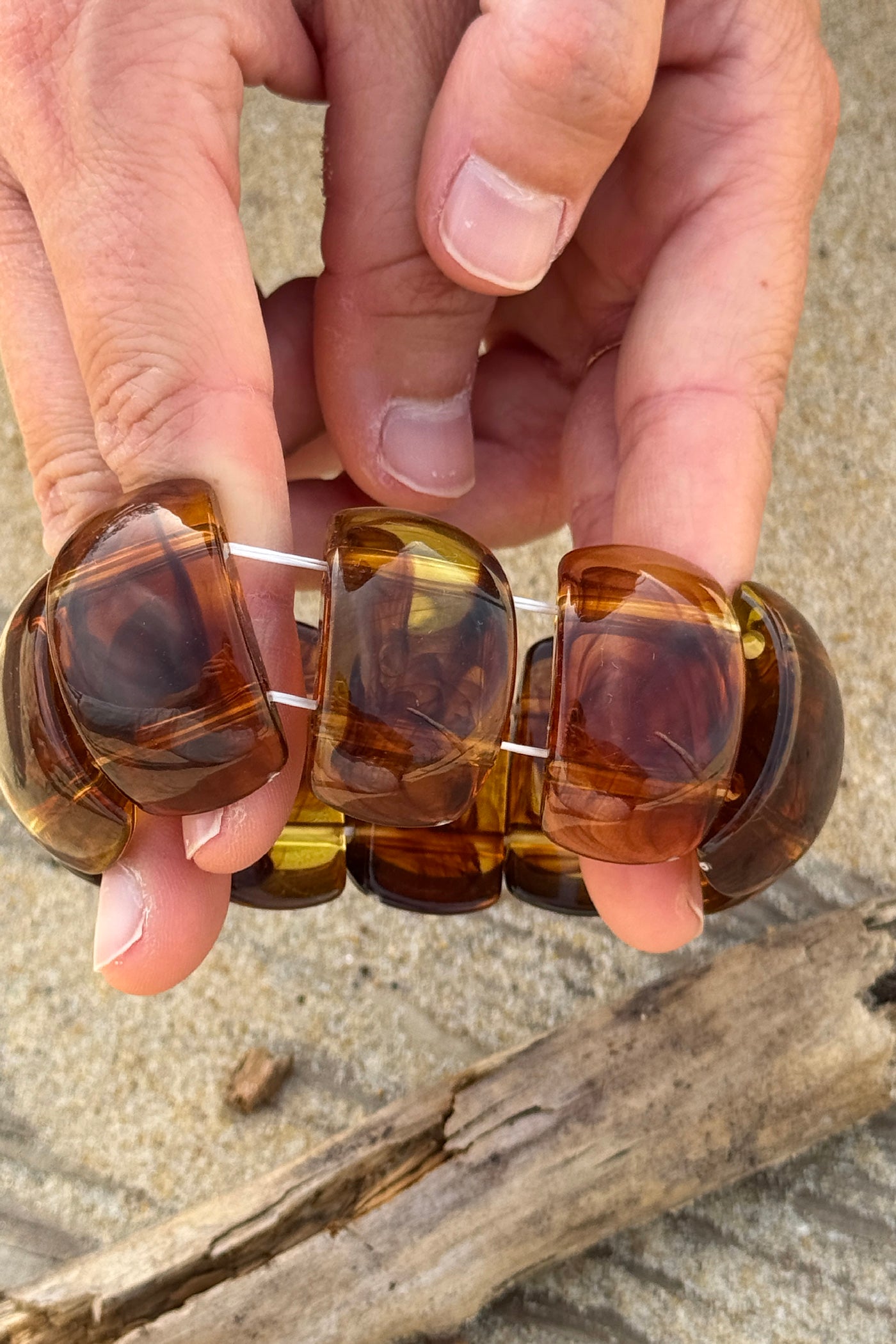 Bracelet élastique en résine écaille marron effet jonc