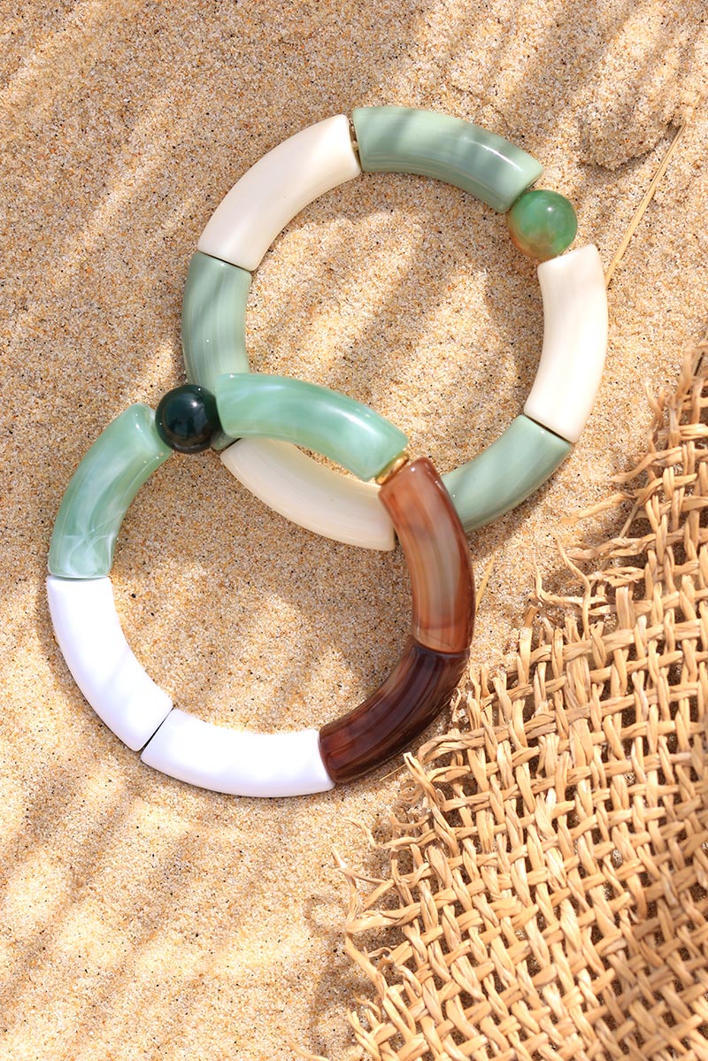 Bracelet elastique style jonc en acetate ecru vert celadon et pierre semi precieuse jade