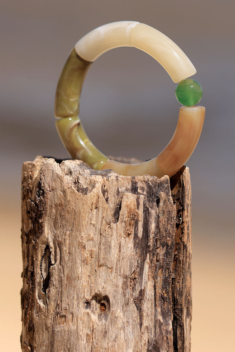 Bracelet élastique style jonc en acétate kaki et brun et pierre semi précieuse jade