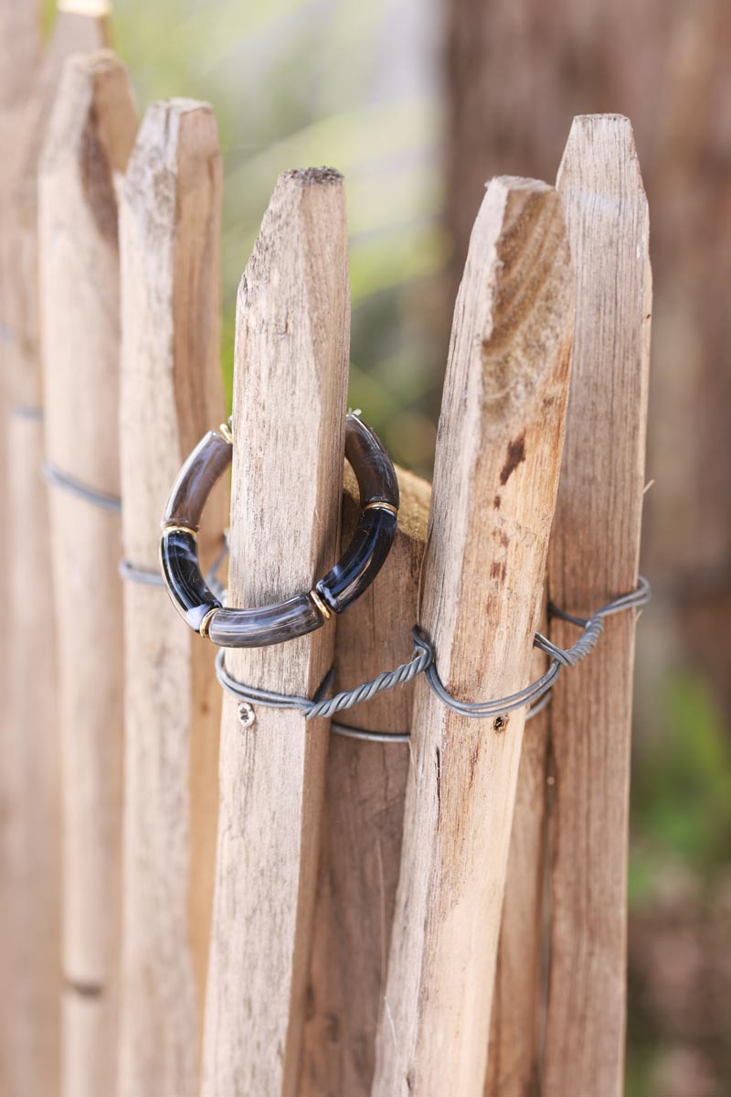 Bracelet élastique style jonc en perles acétate marbrées noir et gris