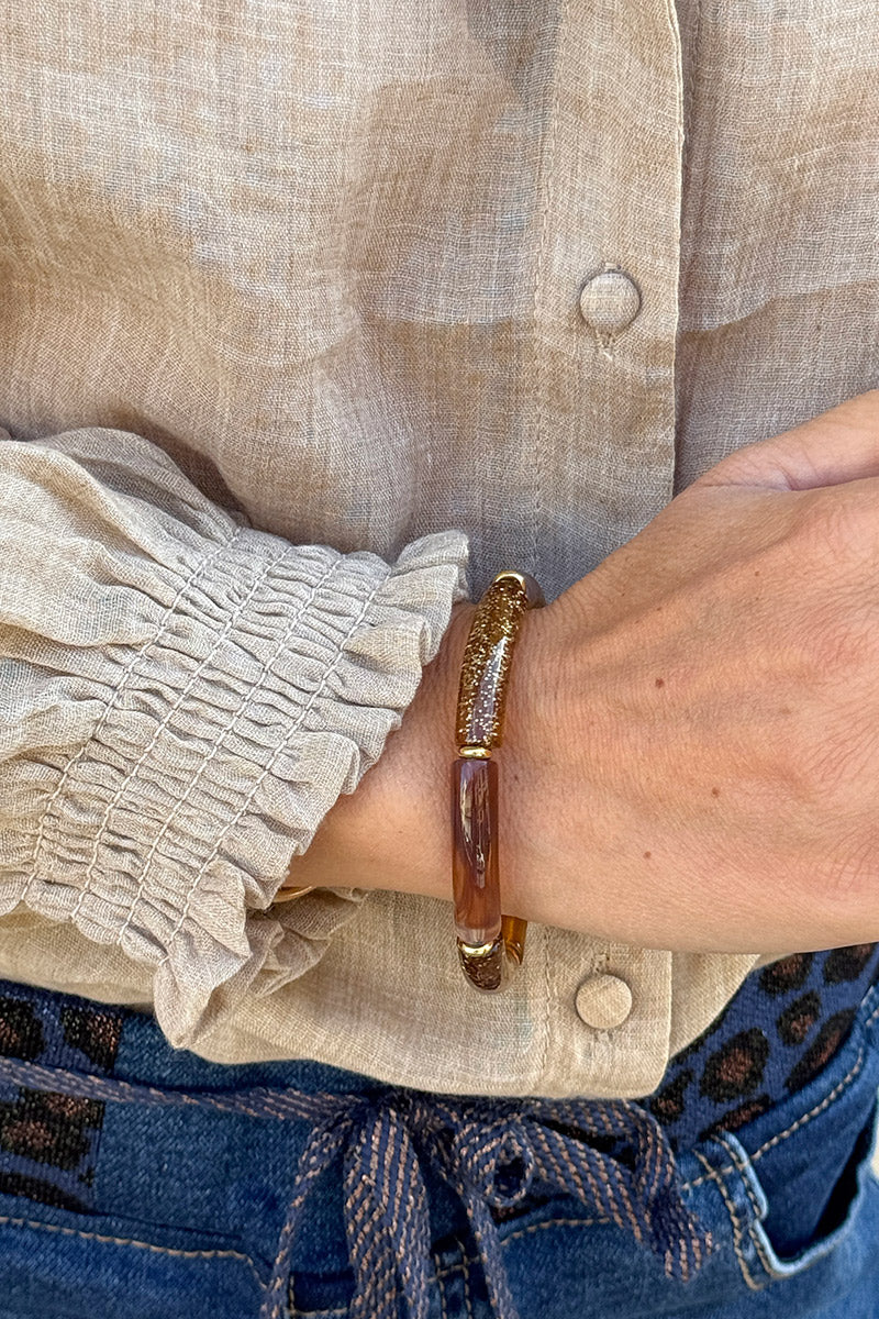Bracelet élastique style jonc en perles fines acétate écaille camel et paillettes dorées