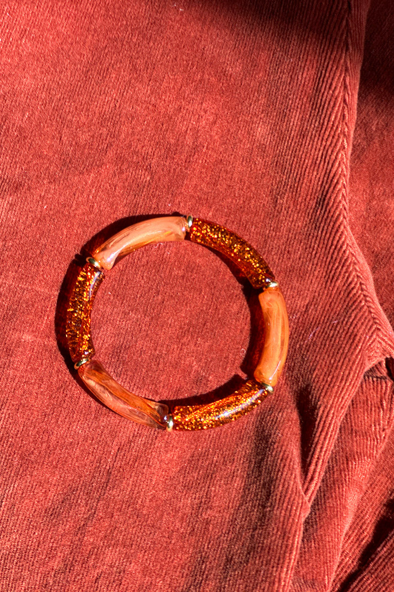 Bracelet élastique style jonc en perles fines acétate marbrées terracotta et paillettes