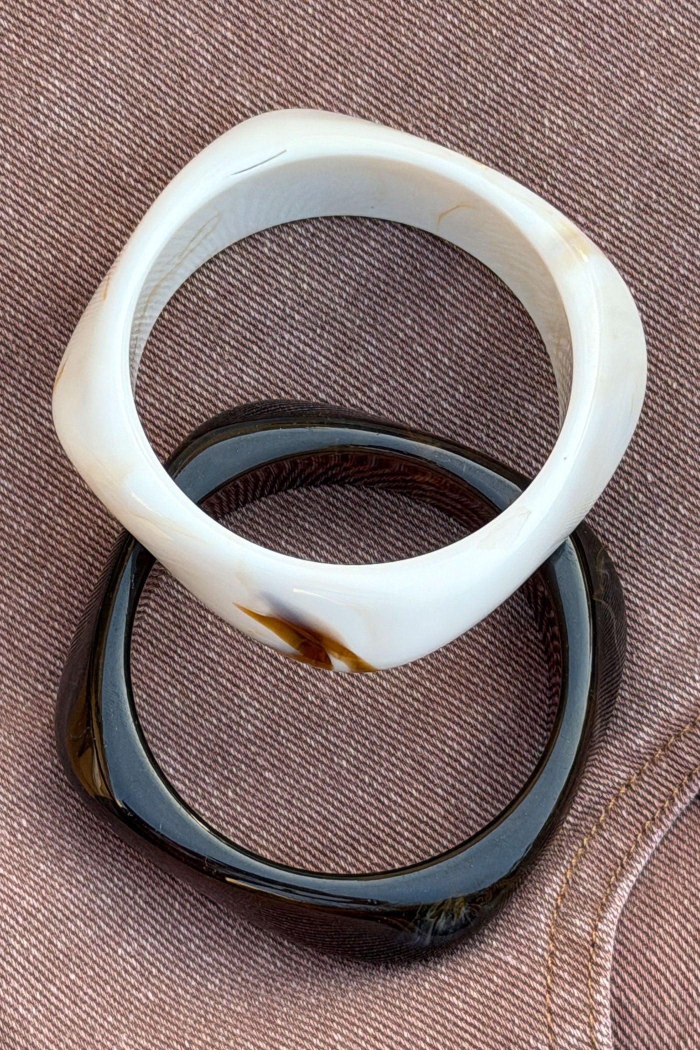 Bracelet jonc en résine marbré blanc