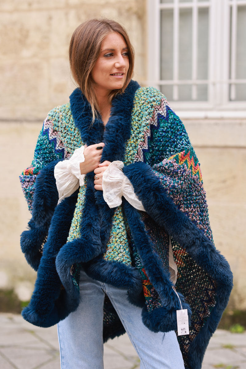 Cape poncho en maille motifs aztèques tons canard avec fausse fourrure