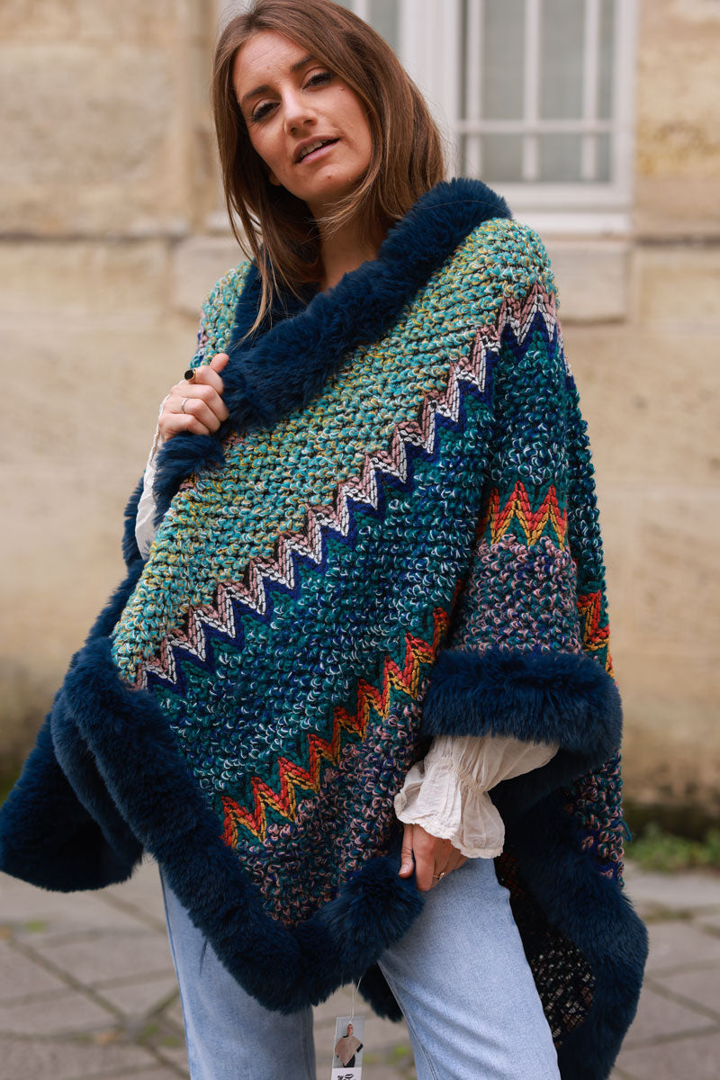 Cape poncho en maille motifs aztèques tons canard avec fausse fourrure