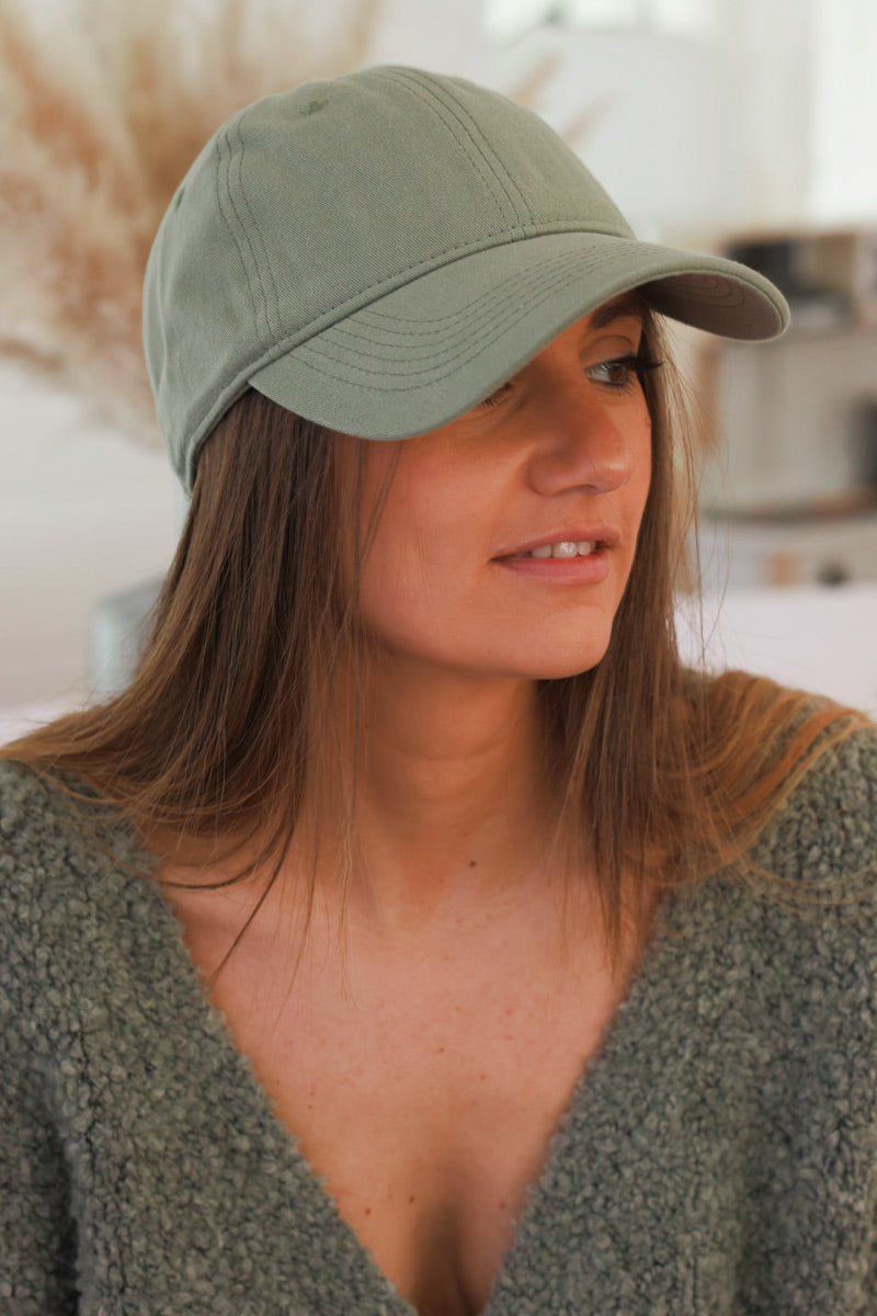 Gorra ajustable color caqui lavada para mujer