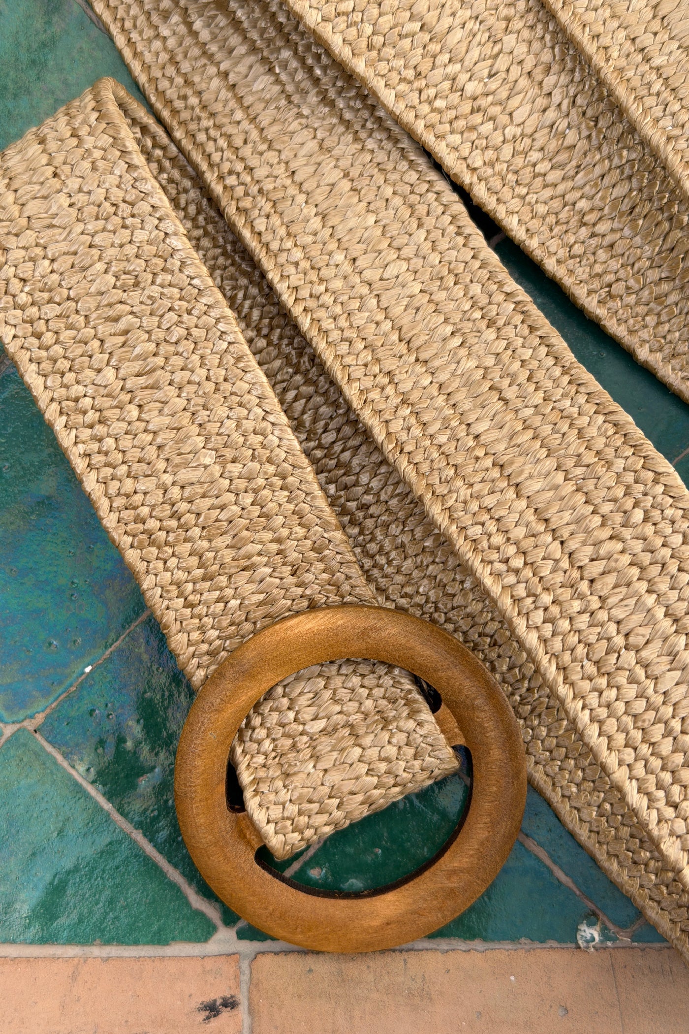 Ceinture élastique fine style raphia boucle ronde en bois