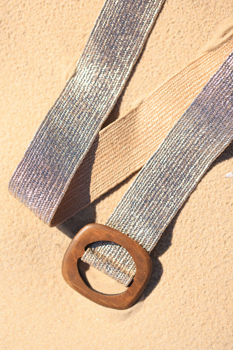 Cinturón elástico estilo rafia dorado con hebilla de madera