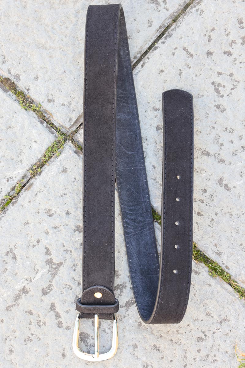Thin black belt in suede leather